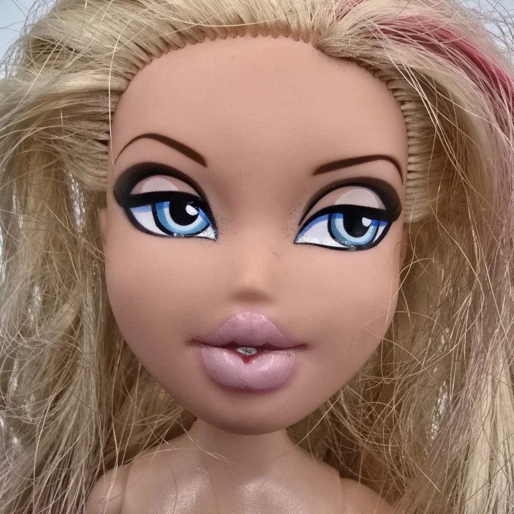 MGA BRATZ All Glammed Up Designer Streaks Cloe - Pink Hair Streaks - Nude
